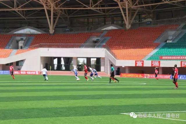 足球赛激情再燃绿茵逐梦,足球健儿们在绿茵场上挥洒汗水