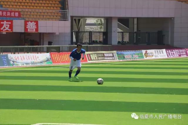 足球赛激情再燃绿茵逐梦,足球健儿们在绿茵场上挥洒汗水