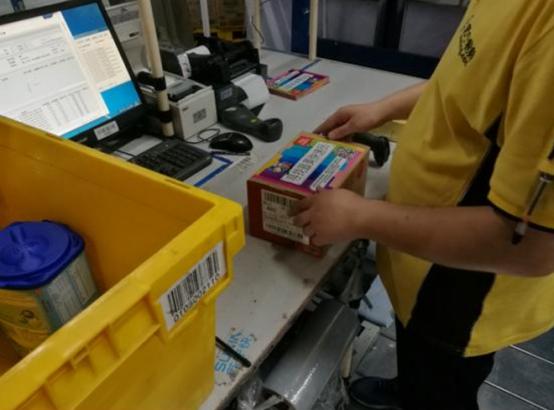 坚守岗位为苏宁的快递员点赞,赞一个人对工作尽职尽责