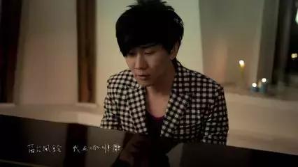 爱豆弹钢琴视频,会弹钢琴的女爱豆