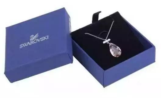 女子淘宝上花37元买到大牌项链觉得是假货，一怒之下报案了