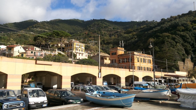 浜氬緱閲屼簹娴峰哺鏃呮父,浜氬痉閲屼簹灏忛晣娴疯竟