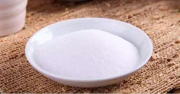 天热怎么越喝水越口渴,天热一直喝水还口渴是什么原因