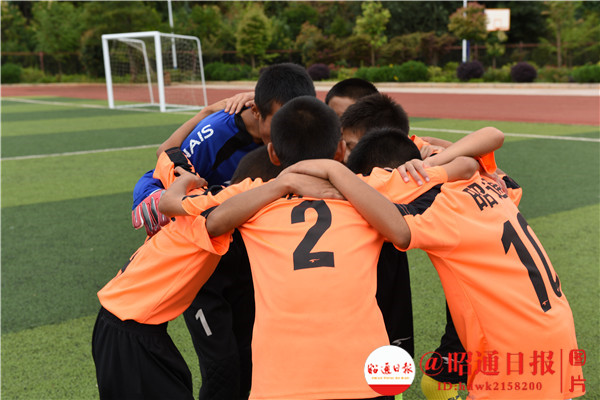 小学足球队挺进全市8强,组队打进全国总决赛