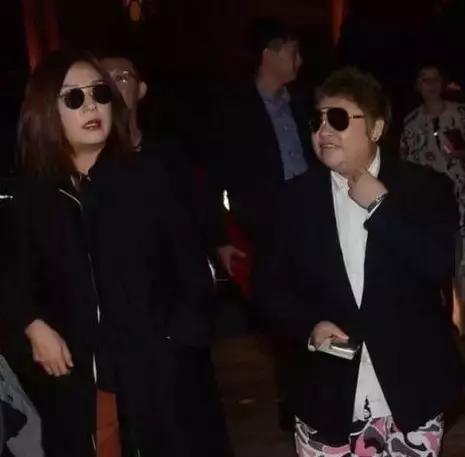 赵薇穿搭夏装,女人学赵薇穿衣搭配