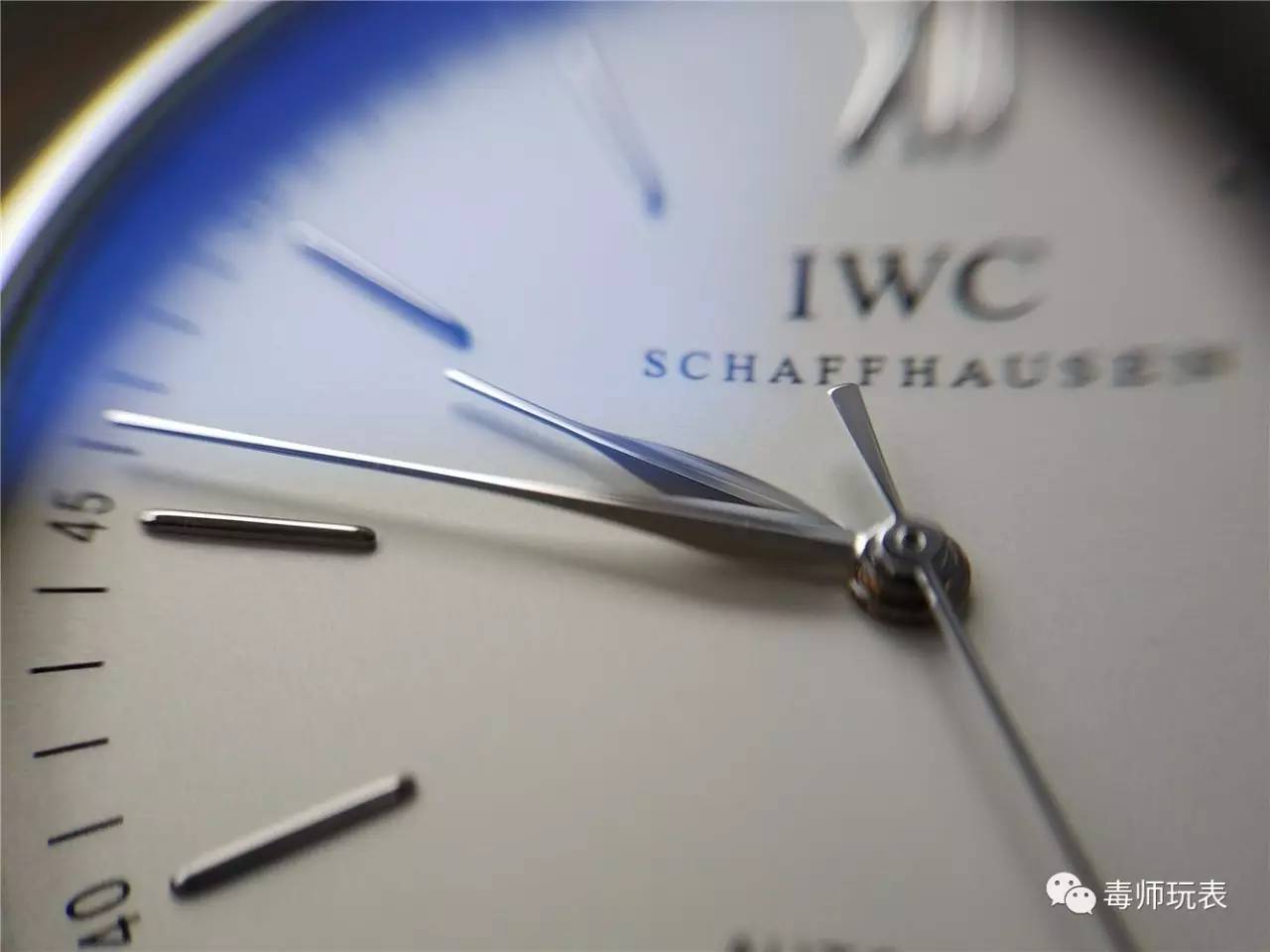 万国柏涛菲诺的秒针是弯的吗,iwc万国柏涛菲诺系列男士腕表