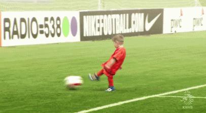 爆笑体育：谁踢任意球是一门学问！