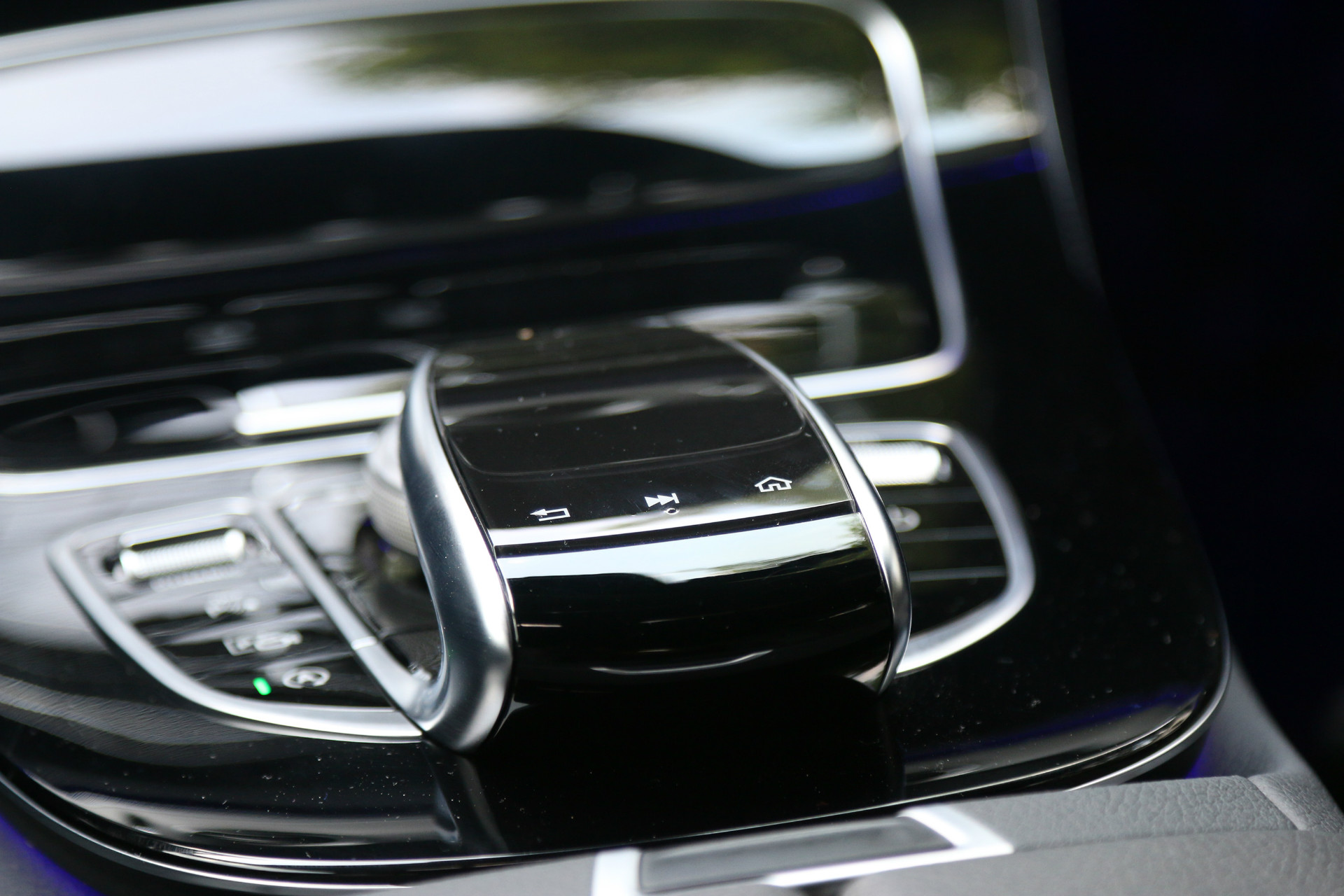 奔驰e级e200的争议点,奔驰e级2024款e200配置参数