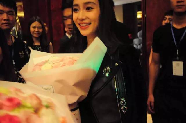 这家三位女掌门人的花店，席卷了成都时尚圈和文艺圈