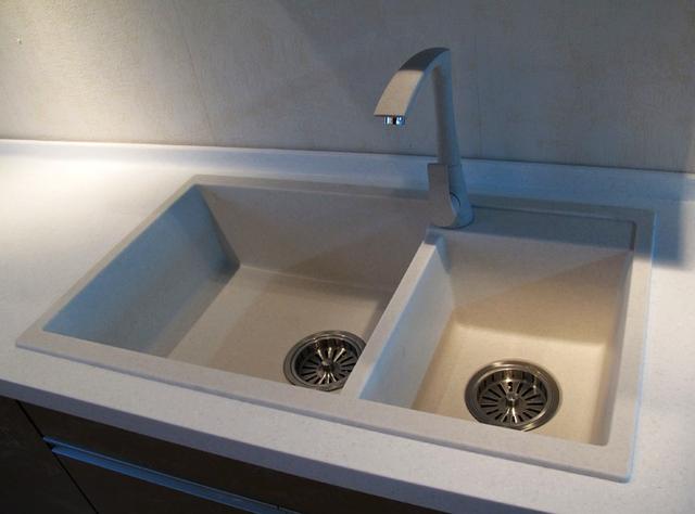 石英石水槽划痕返碱怎么修复,石英石水槽保养