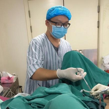 孕39周胎儿在宫内头位姿势图片,35周头位宝宝在肚子里的姿势