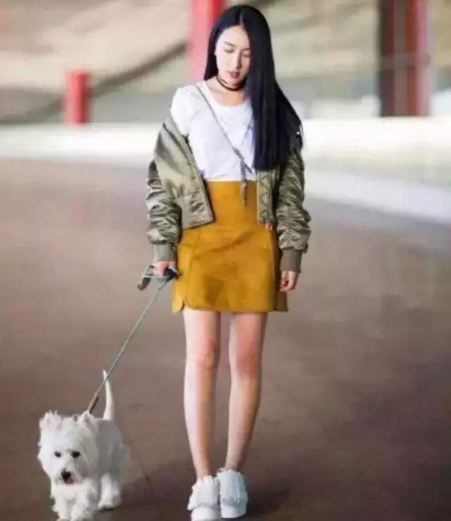 明星尬拍名场面,明星机场撞柱子尬舞