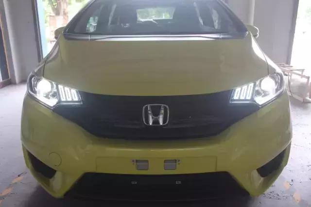 老本田飞度装h4led透镜灯,玉林市飞度车灯升级led双光透镜