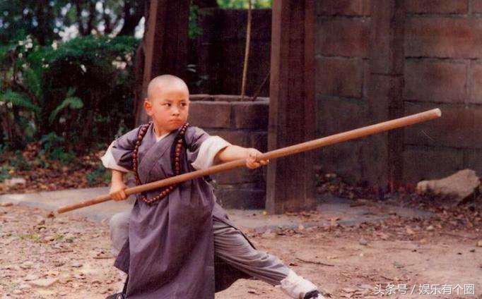 释小龙小时候帅图,释小龙小和尚图片可爱