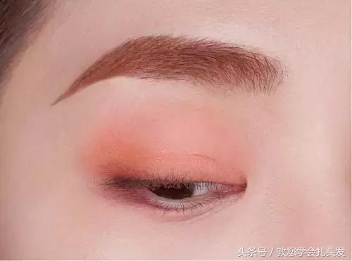 短头发怎么扎热巴同款蝴蝶结发型,怎样扎迪丽热巴的发型丸子头