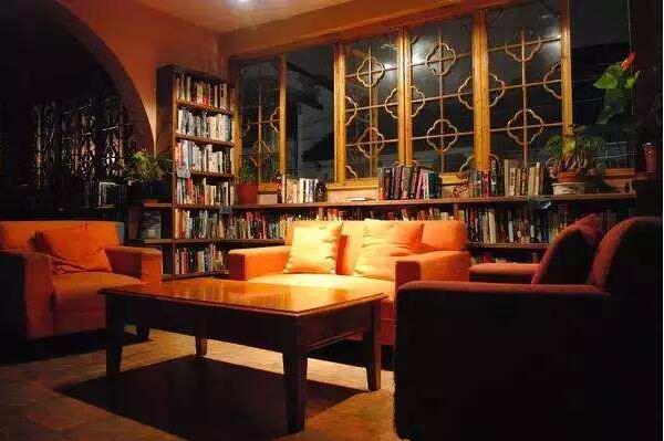 谁说大福州早就没人看书？超人气的“芸台”书店24小时不打烊！