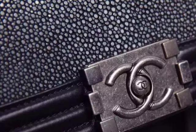 珍珠鱼皮和鳄鱼皮什么区别,珍珠鱼皮与鳄鱼皮的差别