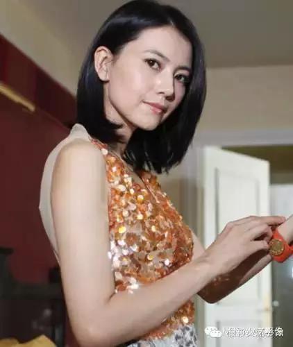 拍照怎么笑得好看又自然不露牙,拍照时如何笑得更好看更自然