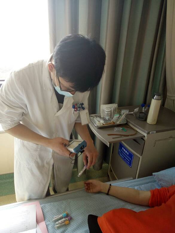 二胎妈妈顺产分娩过程,二胎妈妈剖腹产的经历