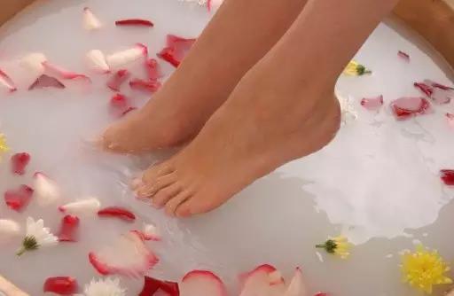 贝克汉姆的脚变形,贝克汉姆老婆脚外翻