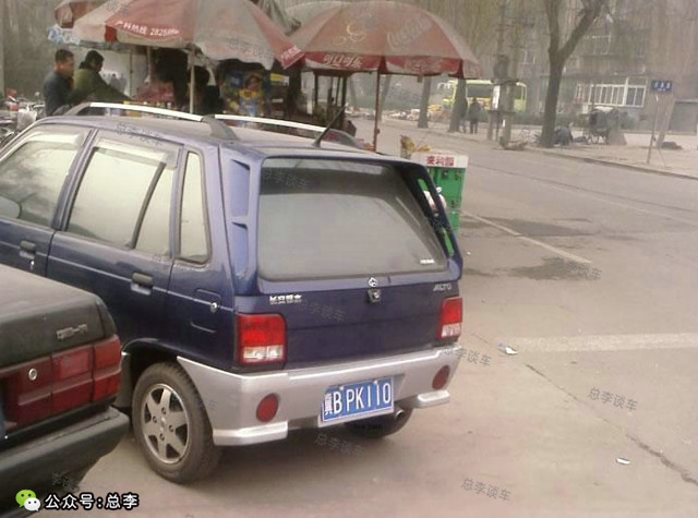 湖北最牛奥拓，开在大街上回头率不低，霸气车牌，让多少豪车羡慕