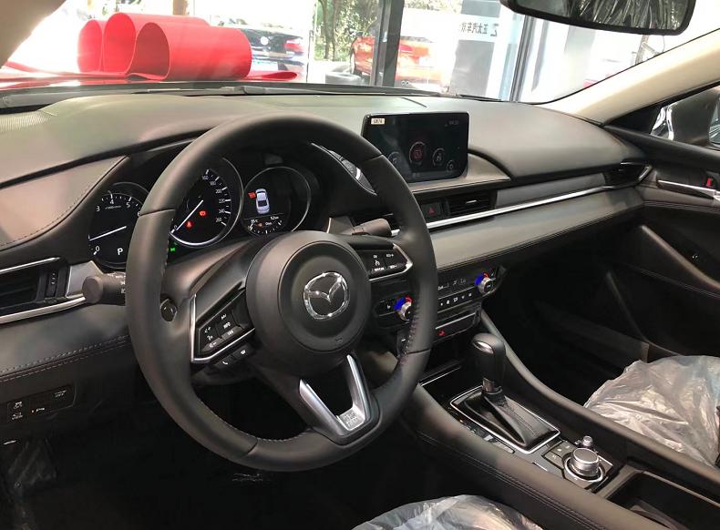 阿特兹尊崇与运动区别内饰质感,阿特兹2.0蓝天豪华内饰讲解