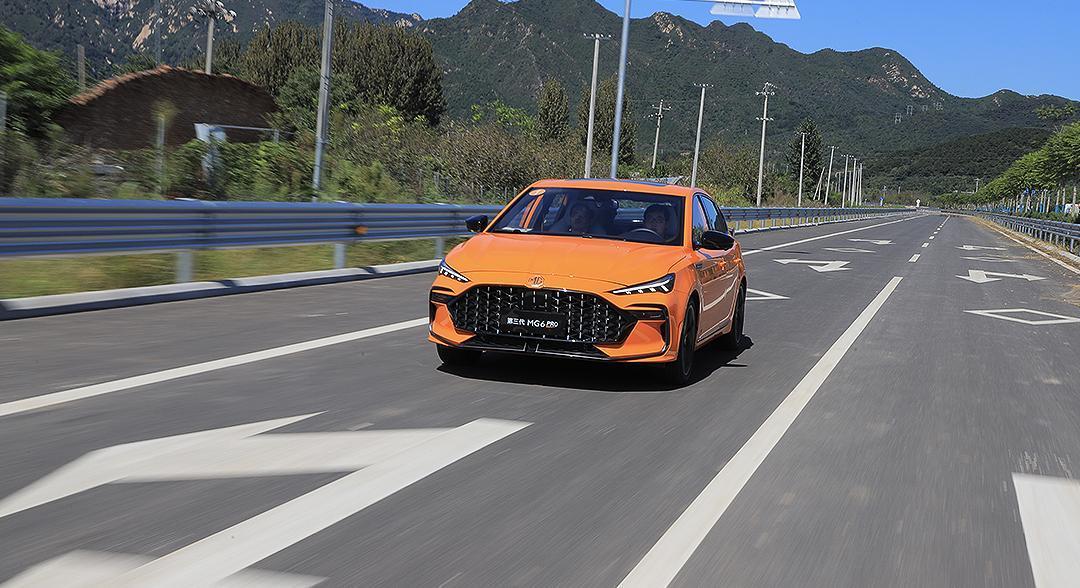 名爵mg6pro实际跑山路,名爵mg6pro豪华版都有点什么配置