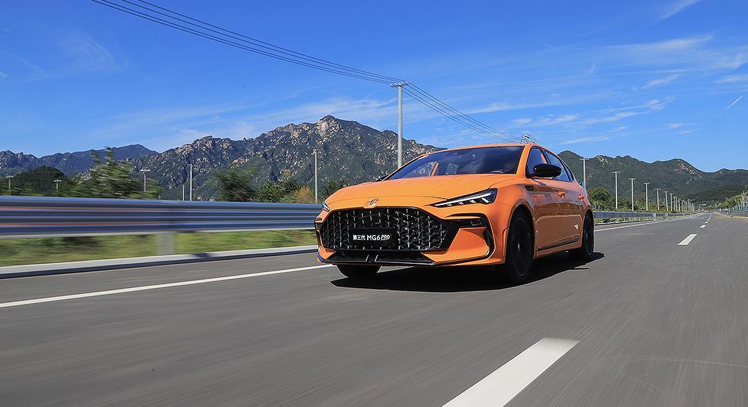 名爵mg6pro实际跑山路,名爵mg6pro豪华版都有点什么配置