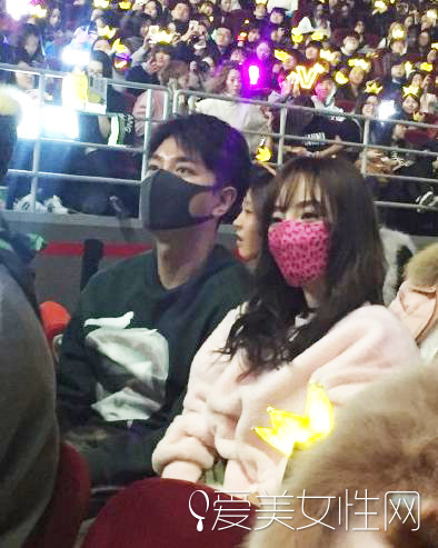 李小璐在跳嘻哈甩手扭胯舞,李小璐跳的摇太阳舞