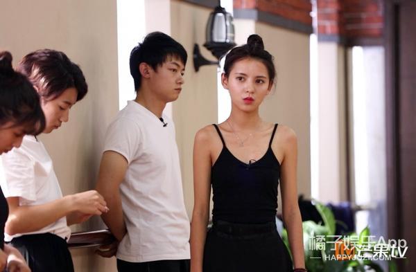 打开张予曦的化妆包里边都有啥好用尖儿货？