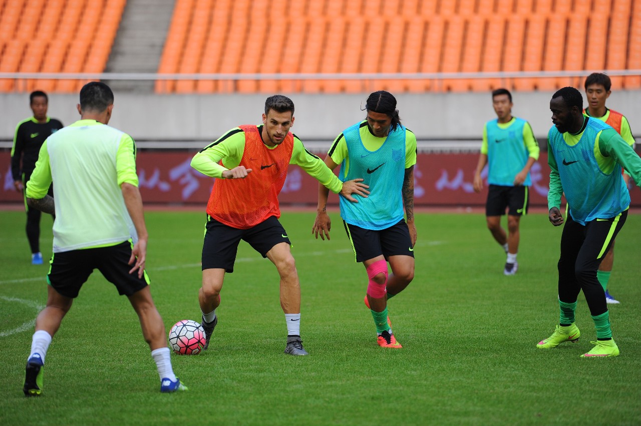 周日，一起去黄龙战斗！绿城说准备好了！志杰也来拉人气！为开门红转起！