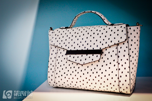 有折扣丨没买新包新鞋新衣服的，都奔这儿去了！