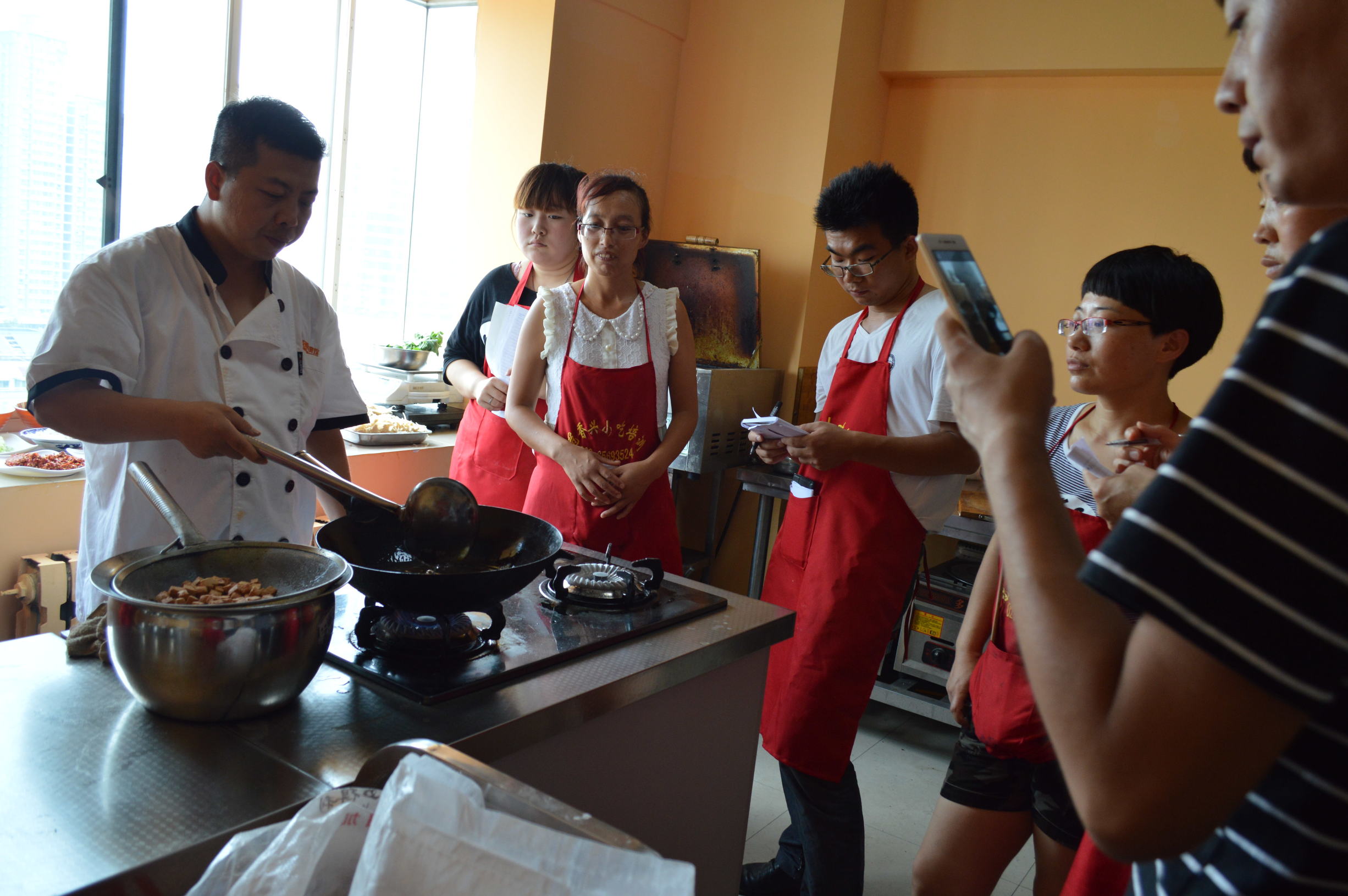 慕名而来吃火锅,资深吃货又去打卡寻找美食之旅