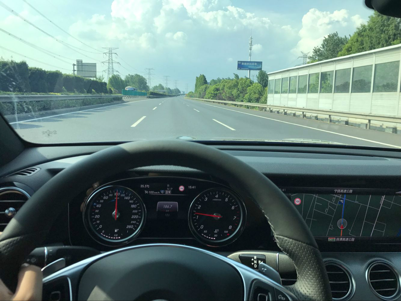 奔驰e级e200的争议点,奔驰e级2024款e200配置参数