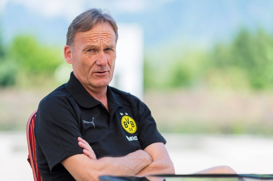 瓦茨克强硬态度连续批评巴萨，登贝莱转会可能性“低于40%”