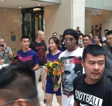 世界足球先生面对西班牙国门,足球世界足球先生