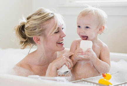 女儿问妈妈应该怎么回答,孩子问我妈妈我能干点什么