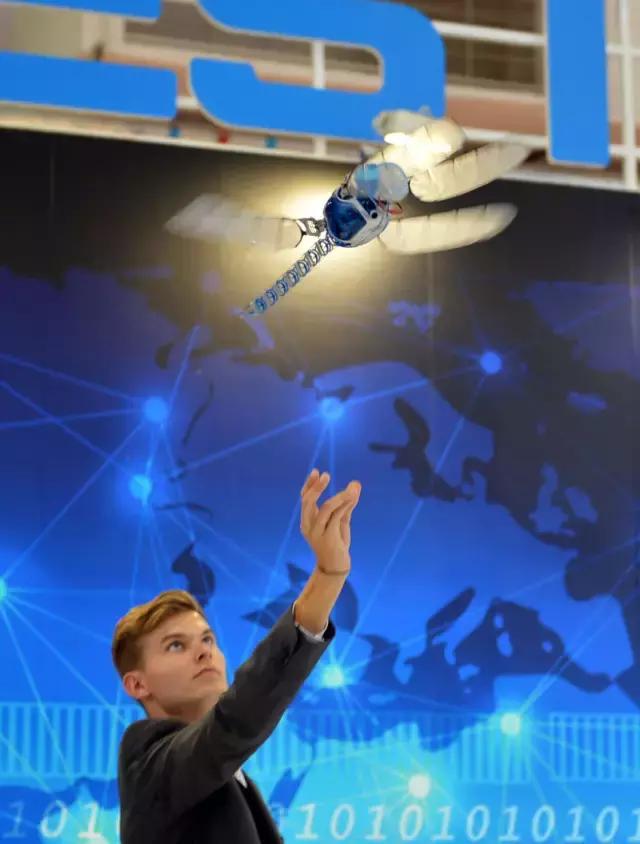 能画画的智能机器人,会钓鱼的机器人