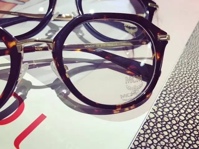 井柏然同款眼镜框,一日一物合集