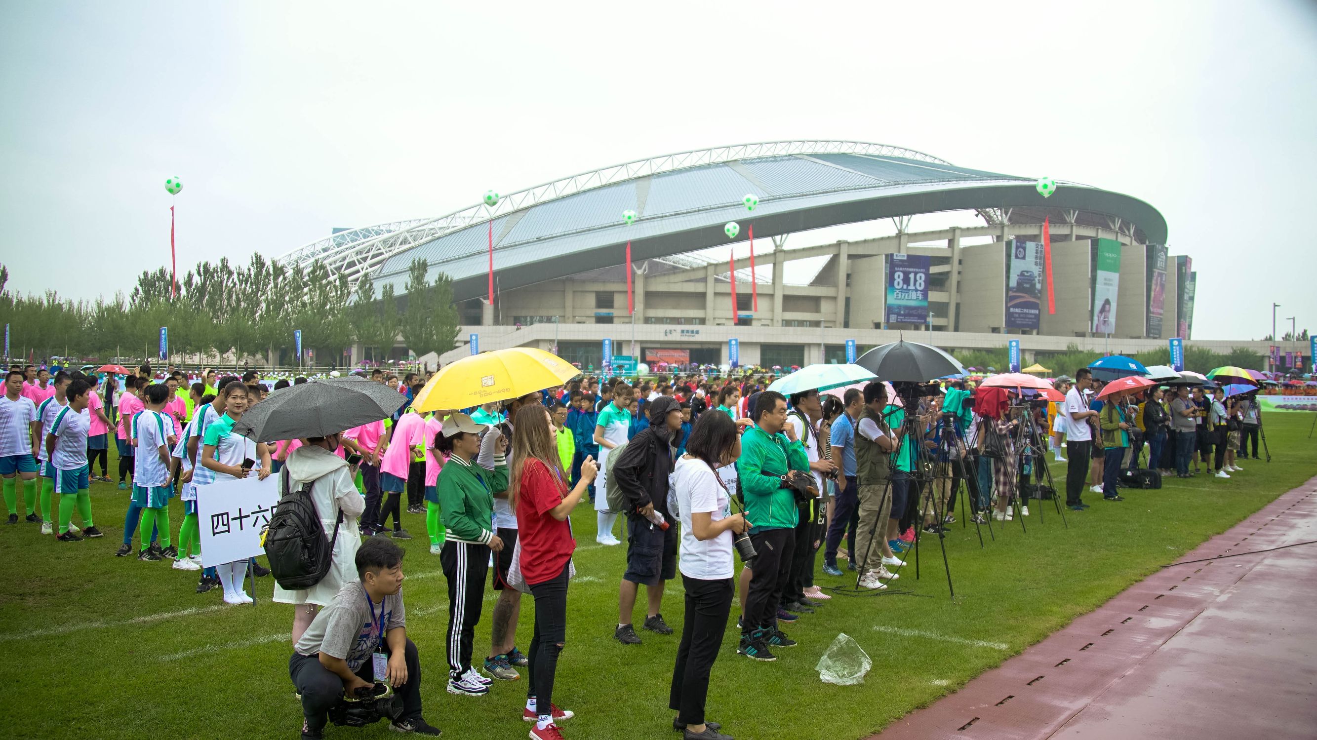 国际球星罗纳尔迪尼奥出席中国包头市足球节助力包头足球腾飞