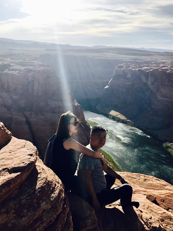 拿保温杯的中年男人,赵明义手里的保温杯