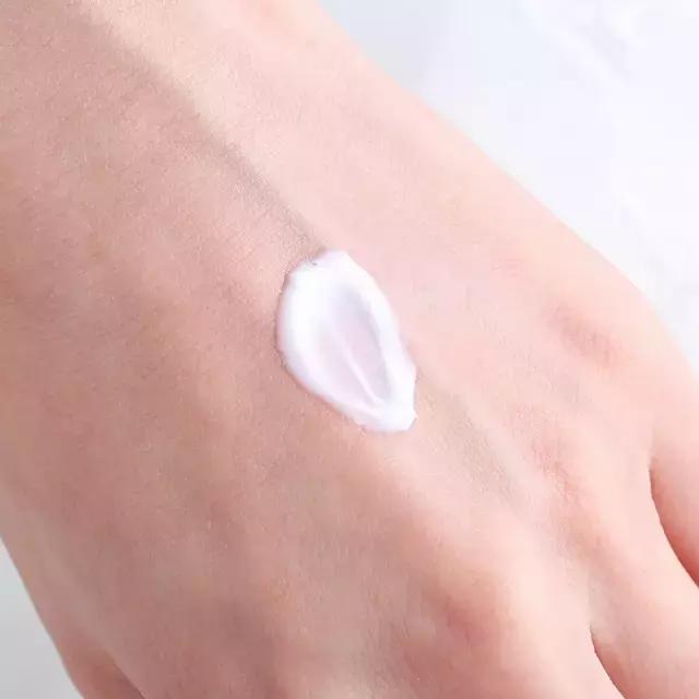 别看不起这些国货护肤品好嘛？它们在国外都被抢疯了！