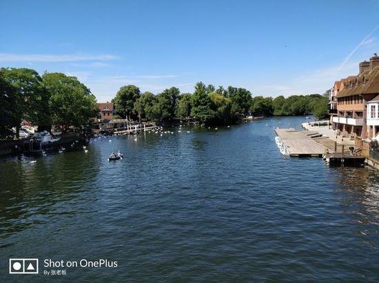 大家习以为常的手机拍照加水印，原来是从它开始的