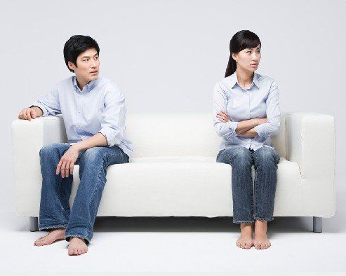 和老公新婚旅游回家，手机一响，我怂了！