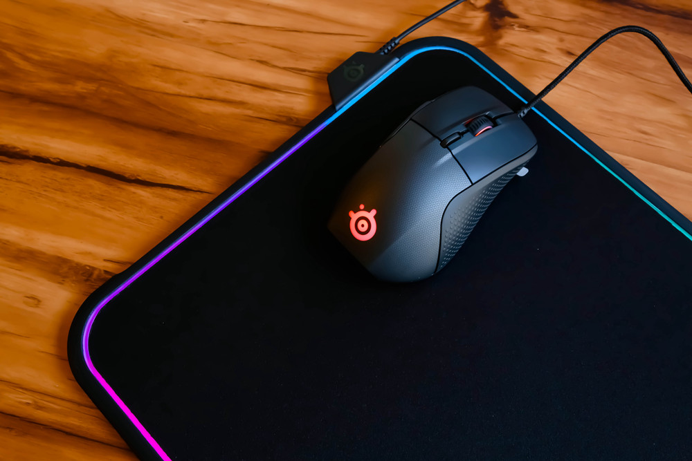 不止是炫酷光污染，赛睿QcKPrism鼠标垫个性尝鲜