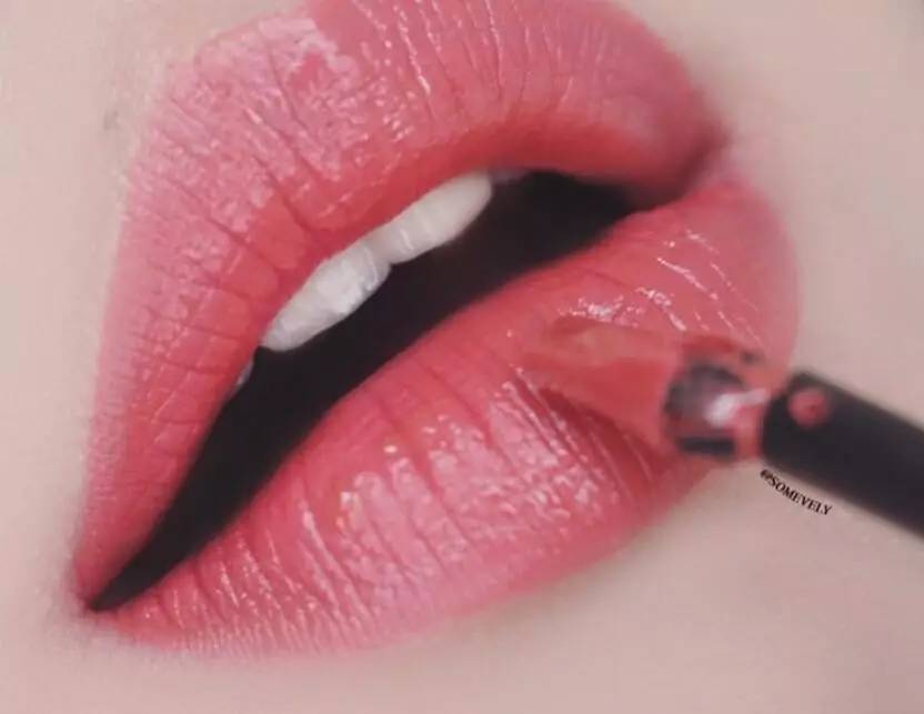 圣罗兰最美的9只口红方管,圣罗兰最美的9只口红广告