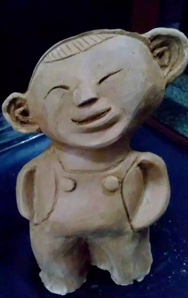 义马“泥人周”，酷爱普通红胶泥，烂泥巴塑出憨态可掬小泥人！