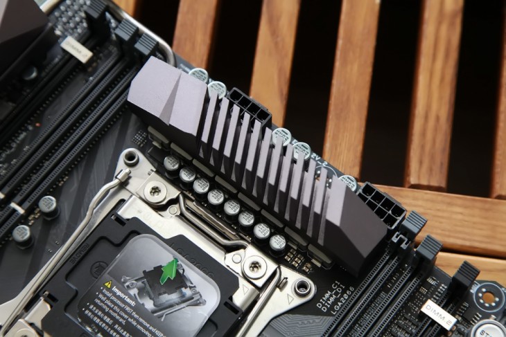 全方位打造酷睿X超频利器！ROGR6A主板评测