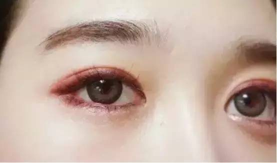 一个内双一个多眼皮眼妆教程,适合单眼皮内双眼妆正确画法