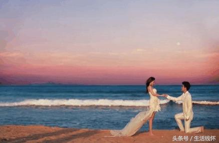 爱情主动出击,男生准备向女友求婚怎么暗示